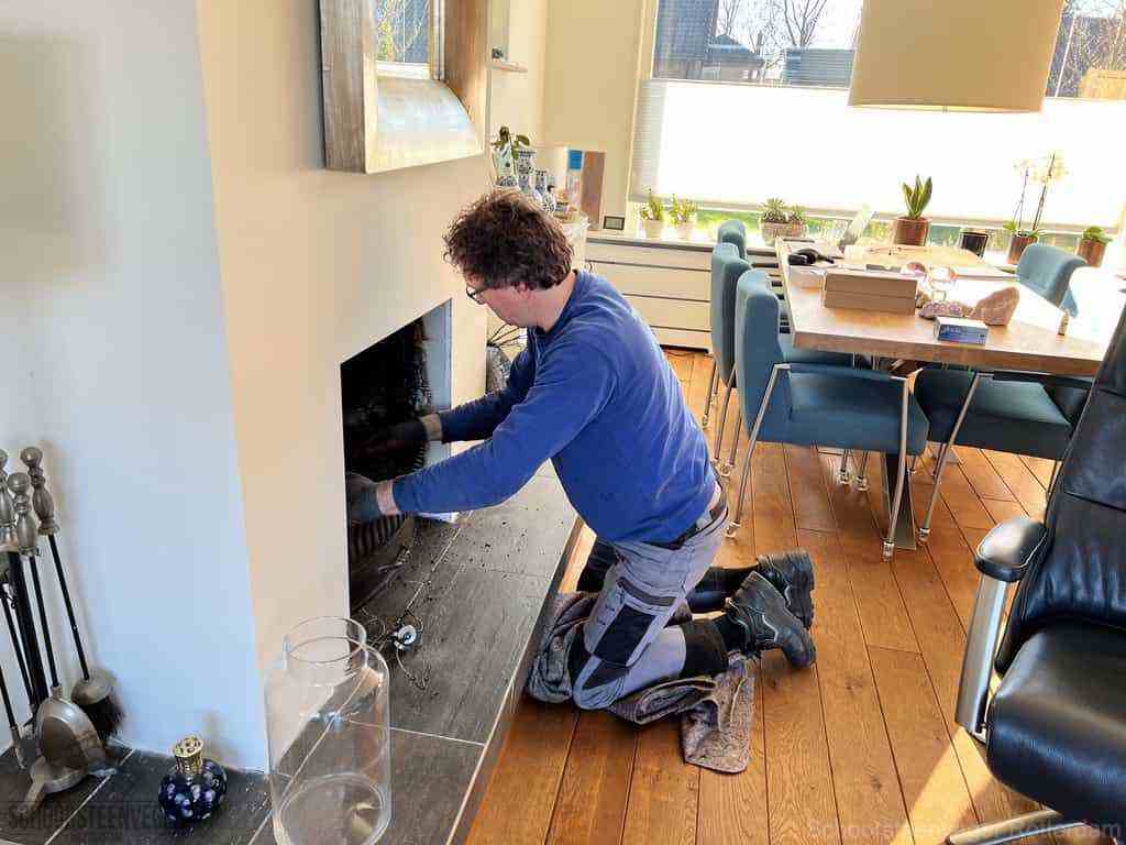 Schouwveger Rotterdam kleed schoorsteenreiniger Schouwveger Rotterdam kleed schoorsteenreiniger