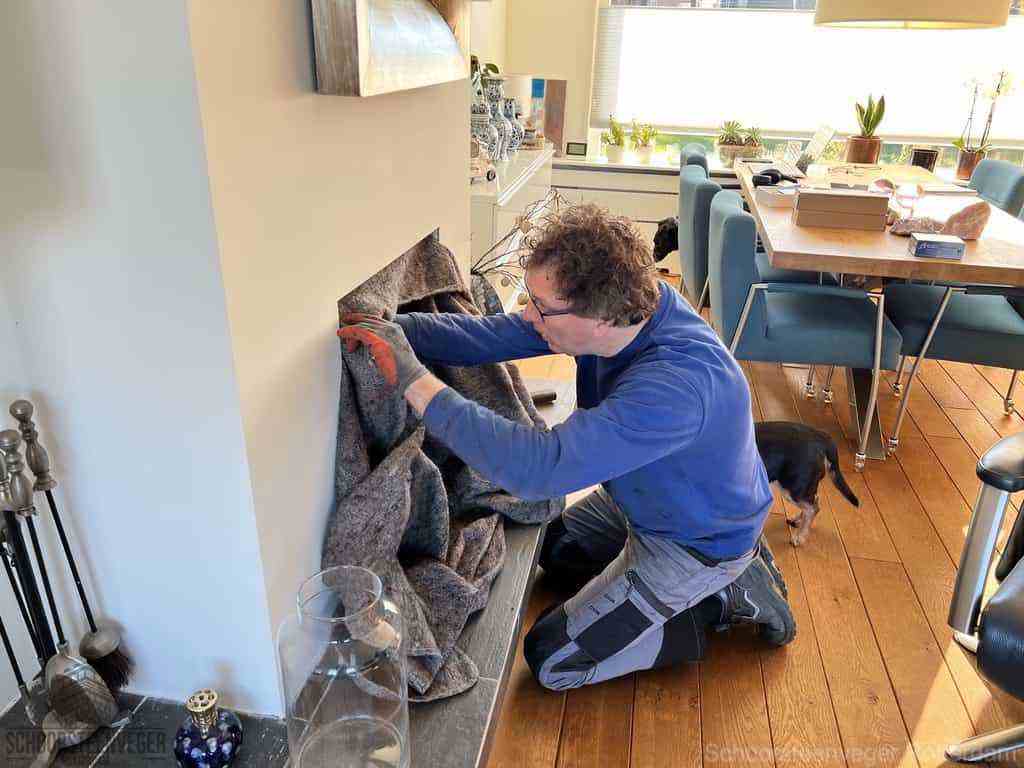 Schouwveger Rotterdam kleed schoorsteenreiniger Schouwveger Rotterdam kleed schoorsteenreiniger